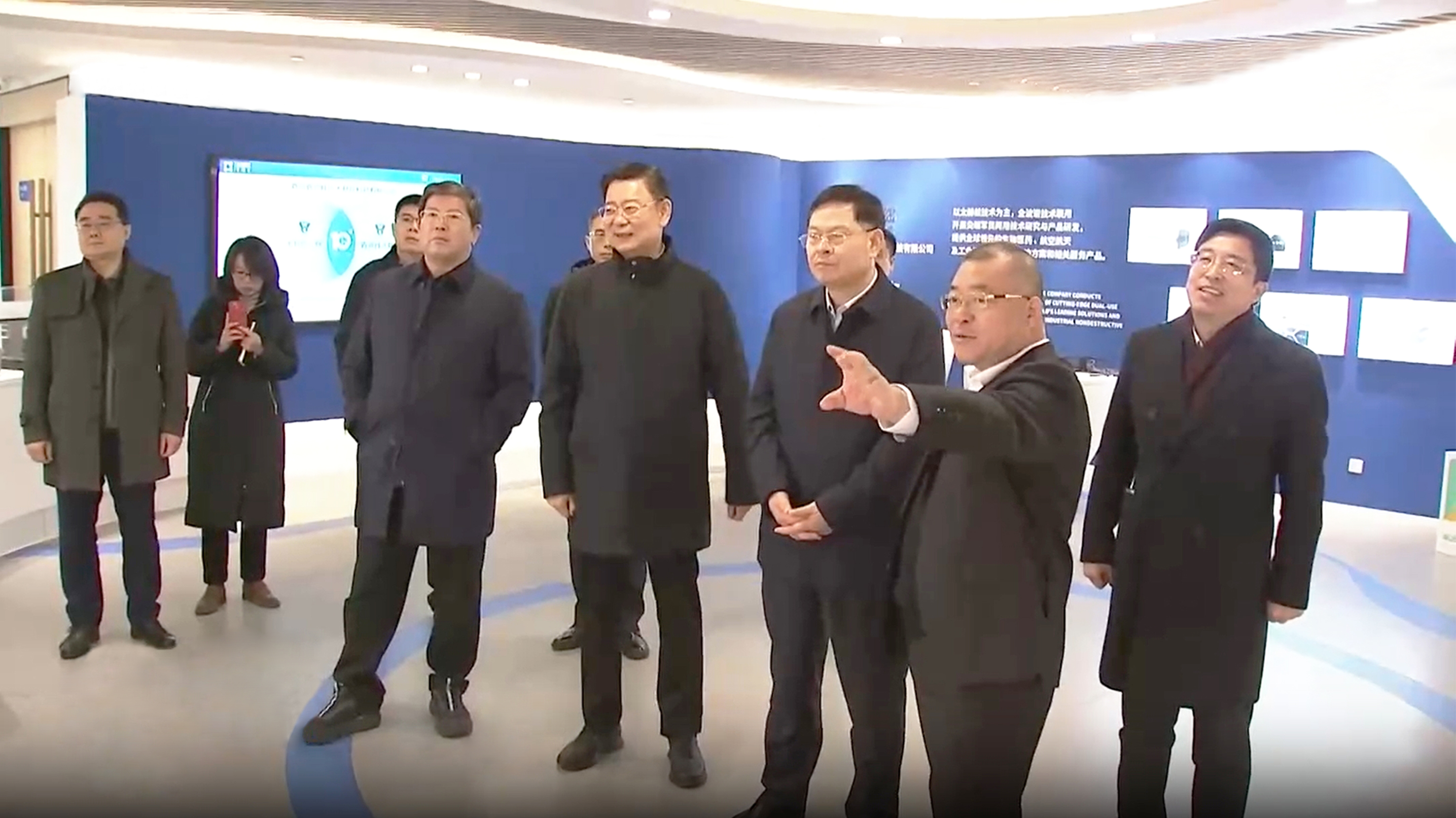 市長調(diào)研太赫茲公司.jpg